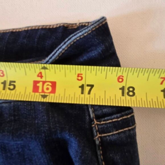 Charlie Women's Low Rise Raw Hem Dark Wash Denim Crop Jeans Blue Size 14 - Picture 9 of 11